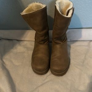 Sketchers winter boots.